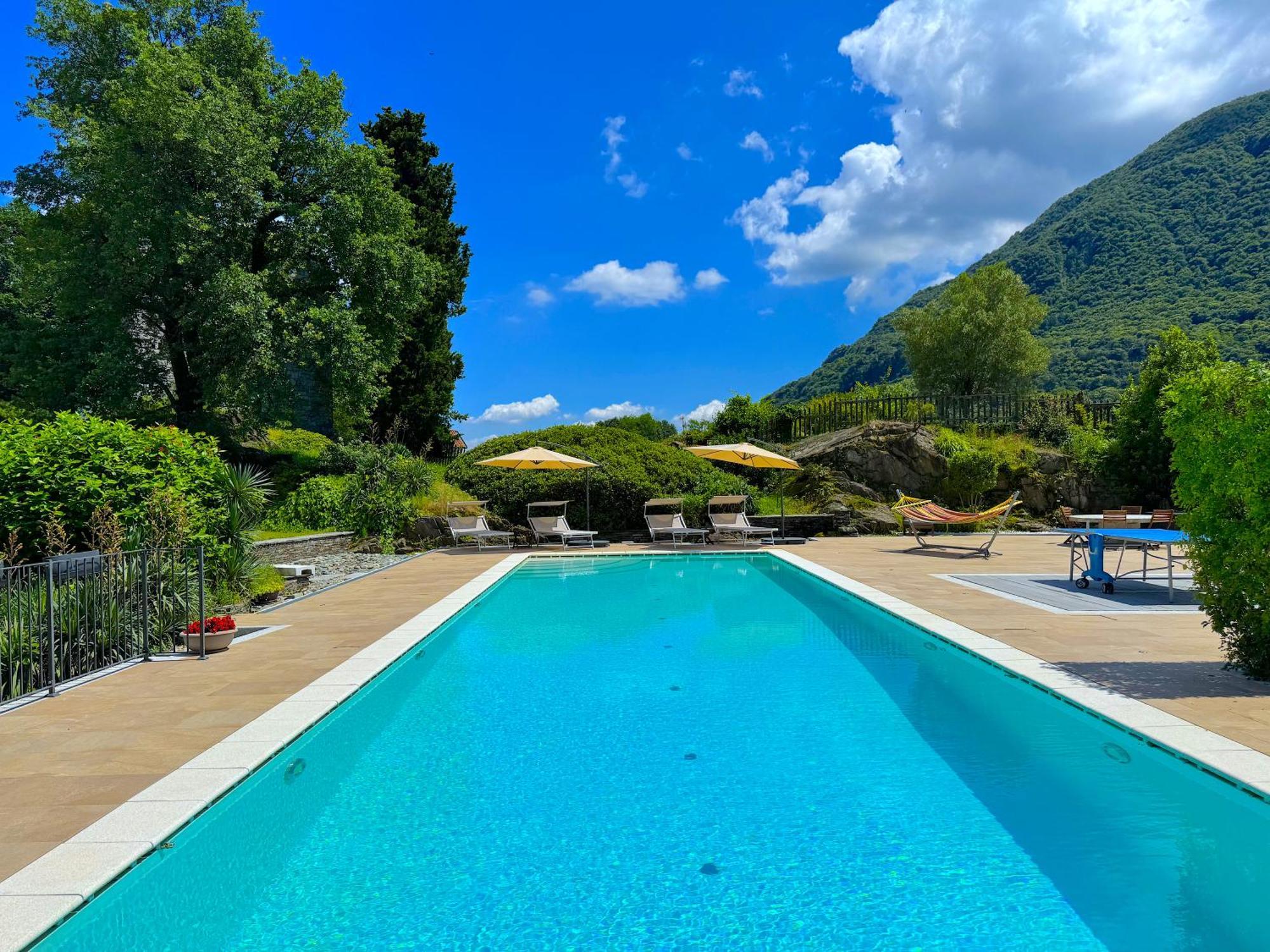 The Comfortable House With Big Pool In The Center Of メルゴッツォ エクステリア 写真