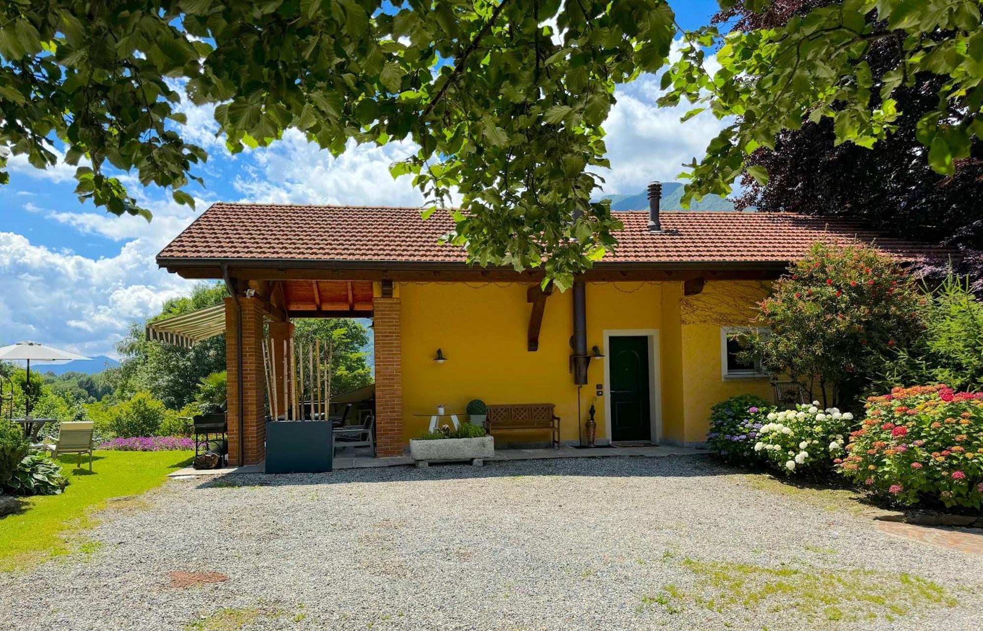 The Comfortable House With Big Pool In The Center Of メルゴッツォ エクステリア 写真