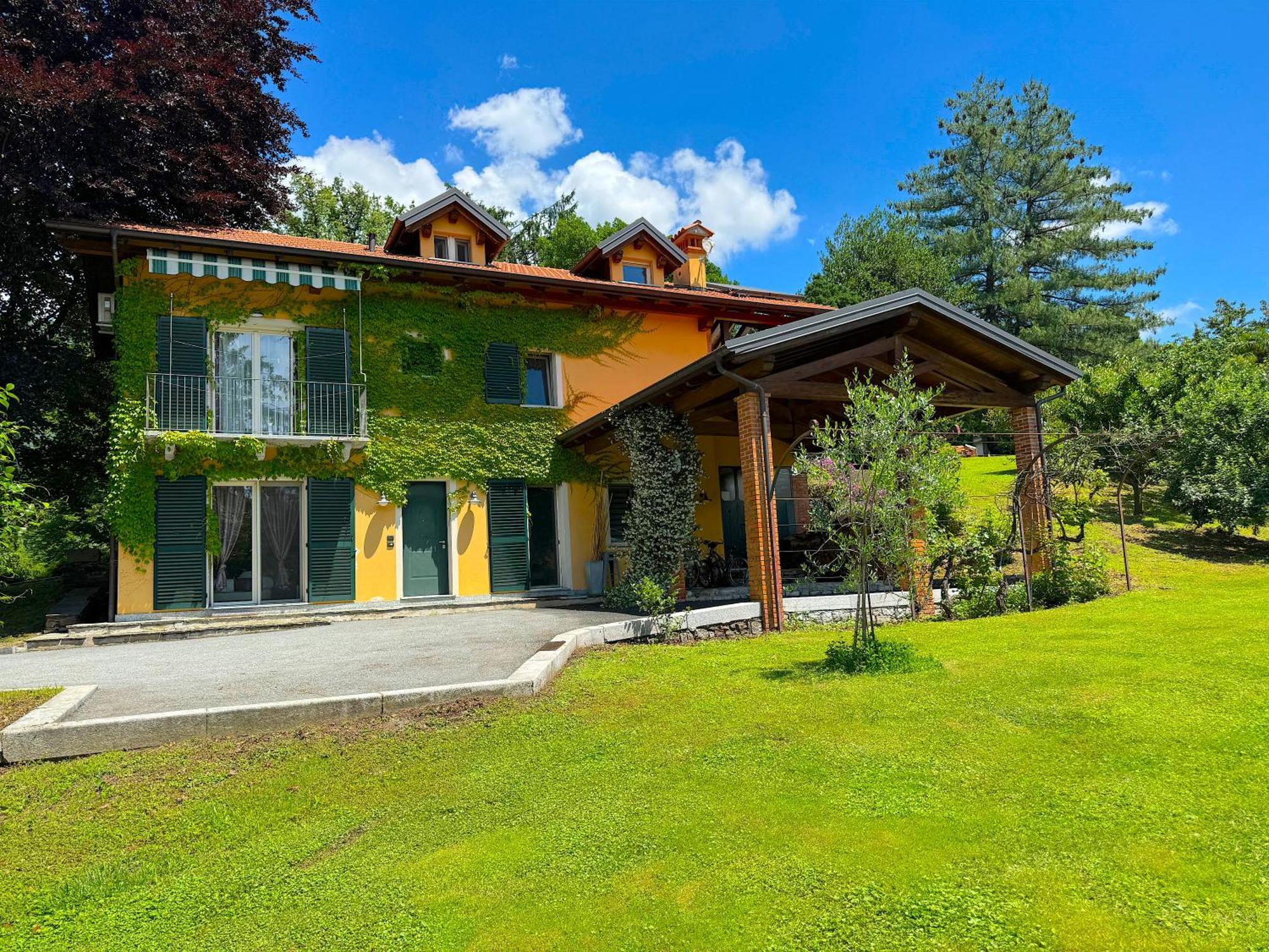 The Comfortable House With Big Pool In The Center Of メルゴッツォ エクステリア 写真