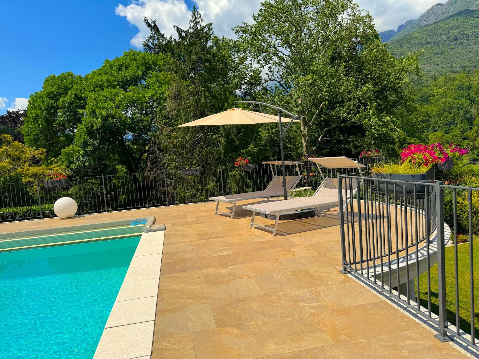 The Comfortable House With Big Pool In The Center Of メルゴッツォ エクステリア 写真
